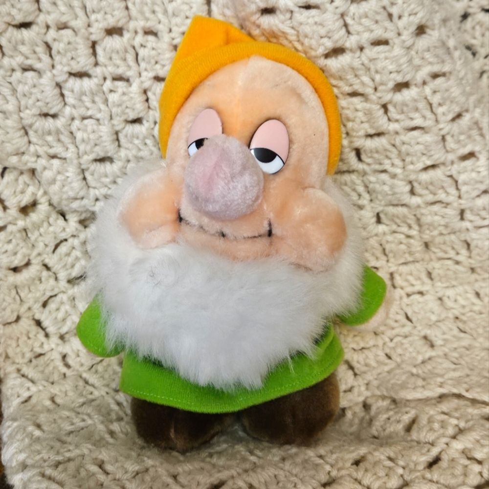 Vintage Disneyland Walt Disney World Snow White Sleepy Dwarf 8" Plush